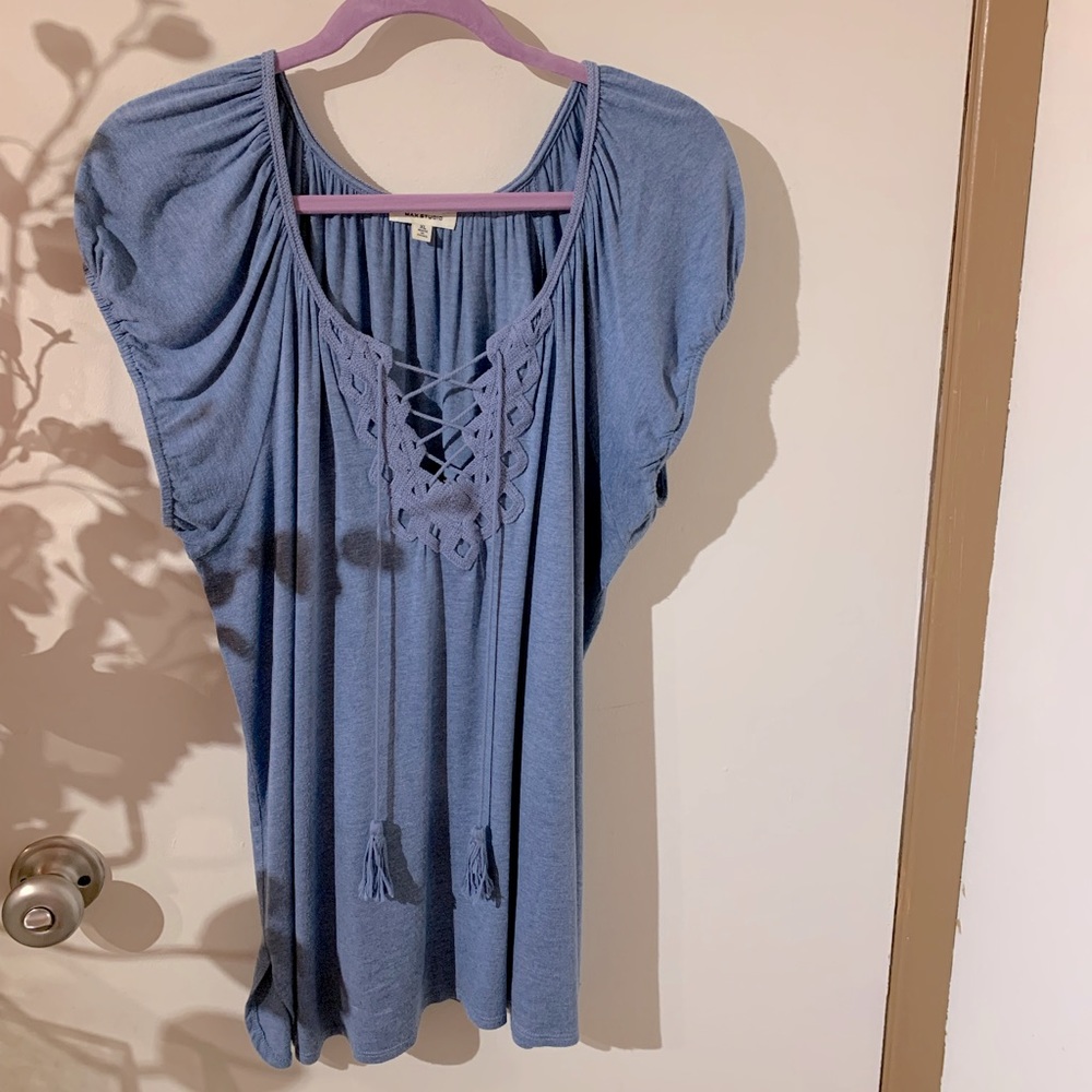 “Max studio” shirt with ties for closure